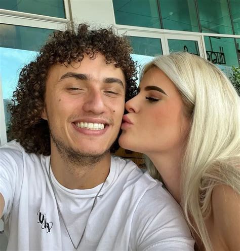 kwebbelkop|kwebbelkop girlfriend.